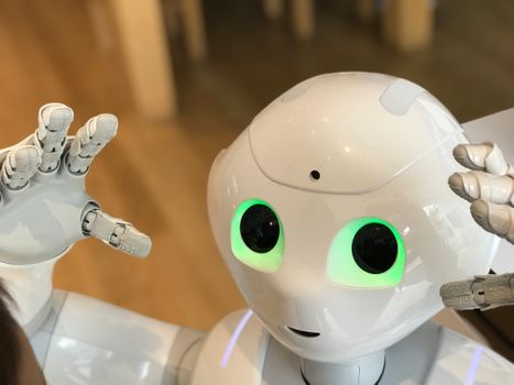 Illustratie van een robot in een moderne stedelijke omgeving in Tiel met school, evenement en slimme technologie