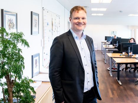 Portretfoto bij artikel over de publiek bekende informatie rond Kevin Hassing en zijn partner