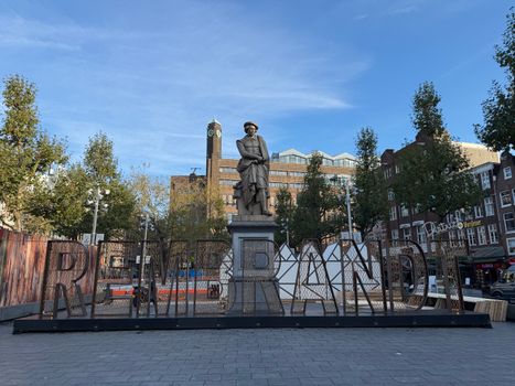 Illustratieve foto bij Rembrandt Tycho Veldhoen met media- en entertainmentsetting op de achtergrond